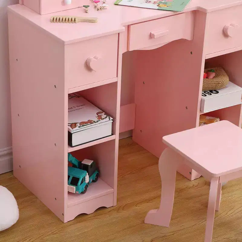 Coiffeuse pour enfants avec miroir triptyque, comprenant une coiffeuse et un tabouret en bois.