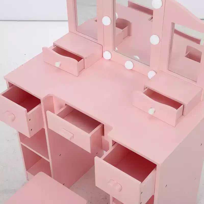 Coiffeuse pour enfants avec miroir triptyque, comprenant une coiffeuse et un tabouret en bois.