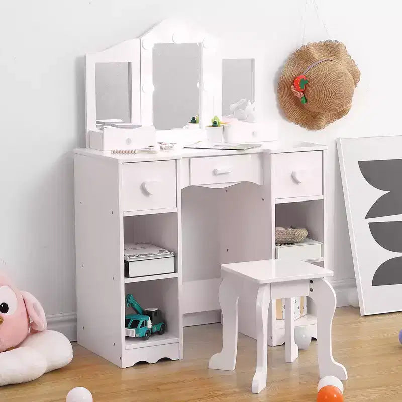 Coiffeuse pour enfants avec miroir triptyque, comprenant une coiffeuse et un tabouret en bois.