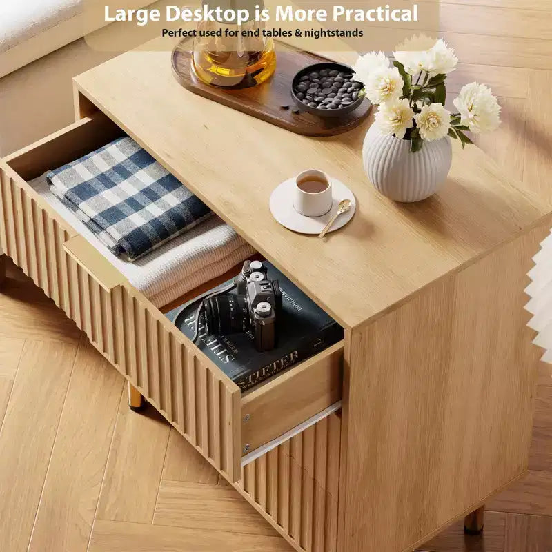 Coiffeuse naturelle à trois tiroirs, table de chevet moderne encastrée